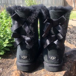Black Bailey Bow Uggs